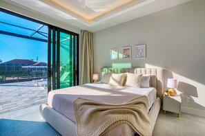 3 sovrum, skrivbord, strykjärn/strykbräda och resesäng