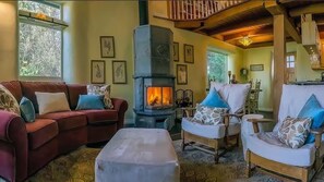 Living area - European Style Straw Bale Retreat (Ashland)