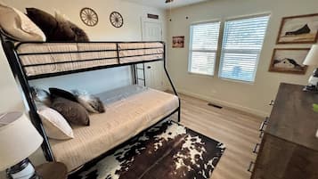 2 bedrooms, iron/ironing board, WiFi, bed sheets