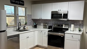 Private kitchen - Cozy Ranch House (Fredonia)