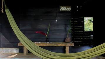 Cabin, Patio, Partial Ocean View | Ruang tamu