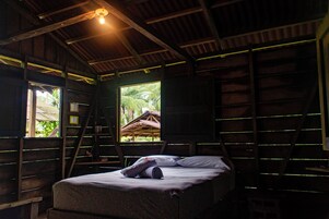 Cabana, varanda, vista parcial para o oceano | Cortinas blackout, roupa de cama