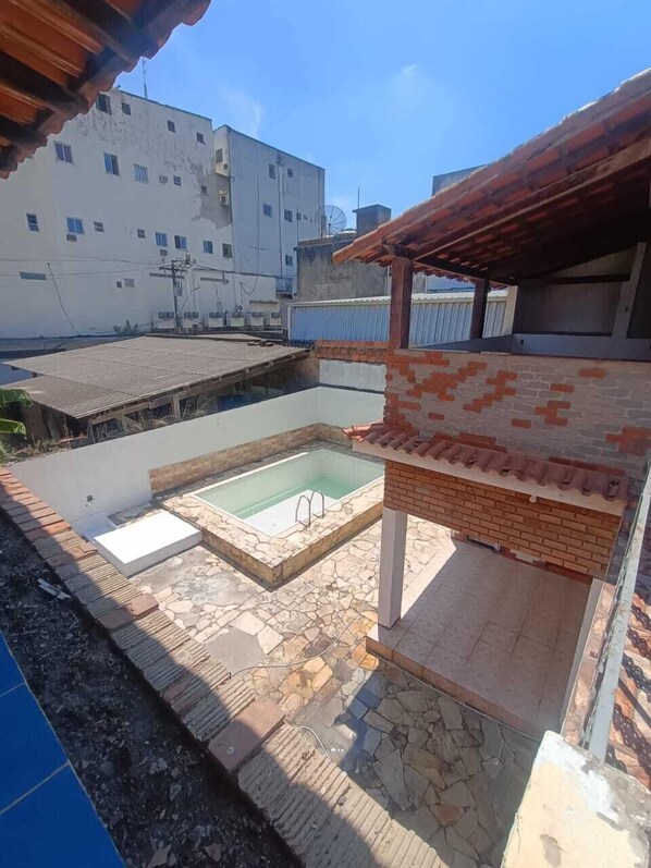 15 outdoor pools