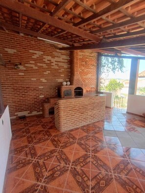 Habitación cuádruple económica, vistas a la ciudad | Espacio para trabajar con un portátil y wifi gratis