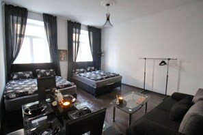 1 bedroom, WiFi, bed sheets - Beautiful 1BR Apartment for 5P @Great Location (Vienna)