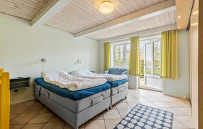 4 عدّة غرف نوم وسرير سفر وواي فاي مجانًا