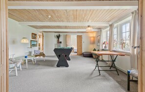 Game room - Nice home in Nørre Nebel with WiFi (Nørre Nebel)