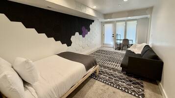 4 bedrooms, desk, iron/ironing board, travel cot