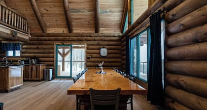 Arborum North Forest | Bois rond, spa, ski, table de pool et vue sur les pentes