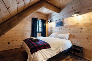 9 bedrooms, WiFi, bed sheets