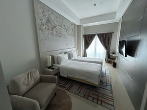 Deluxe Twin Room, 1 Bedroom, Non Smoking, City View | In-room safe, desk, laptop workspace, soundproofing - Nemuru Grand Suites MT Haryono (Jakarta)
