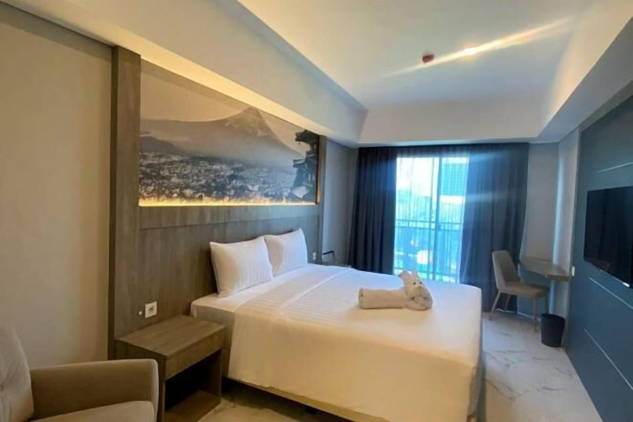 In-room safe, desk, laptop workspace, soundproofing