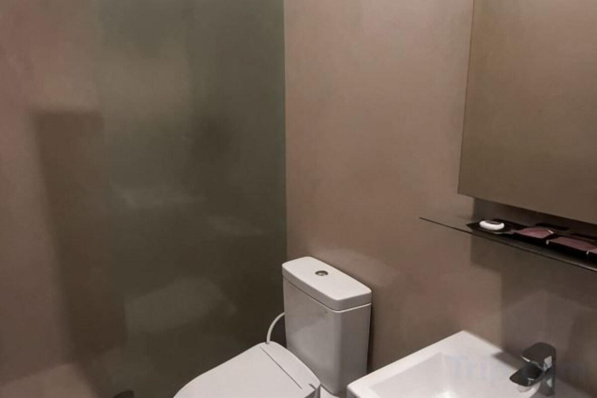 Shower, free toiletries, hair dryer, slippers