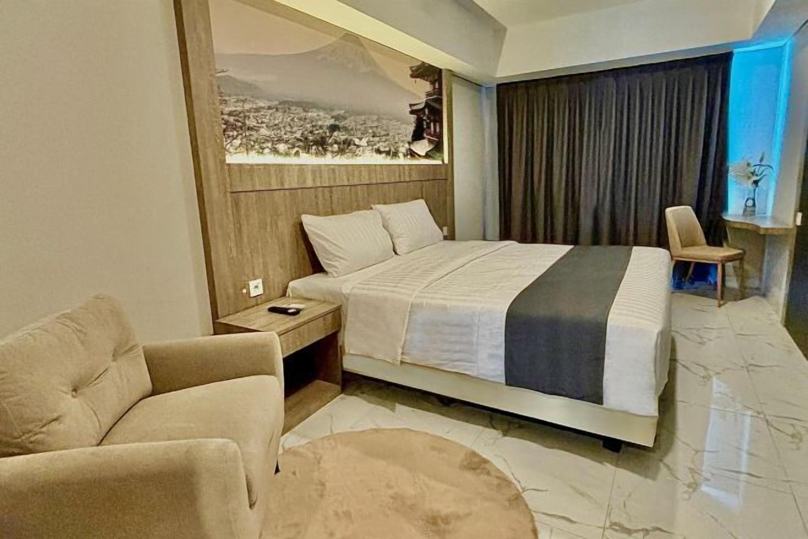 In-room safe, desk, laptop workspace, soundproofing