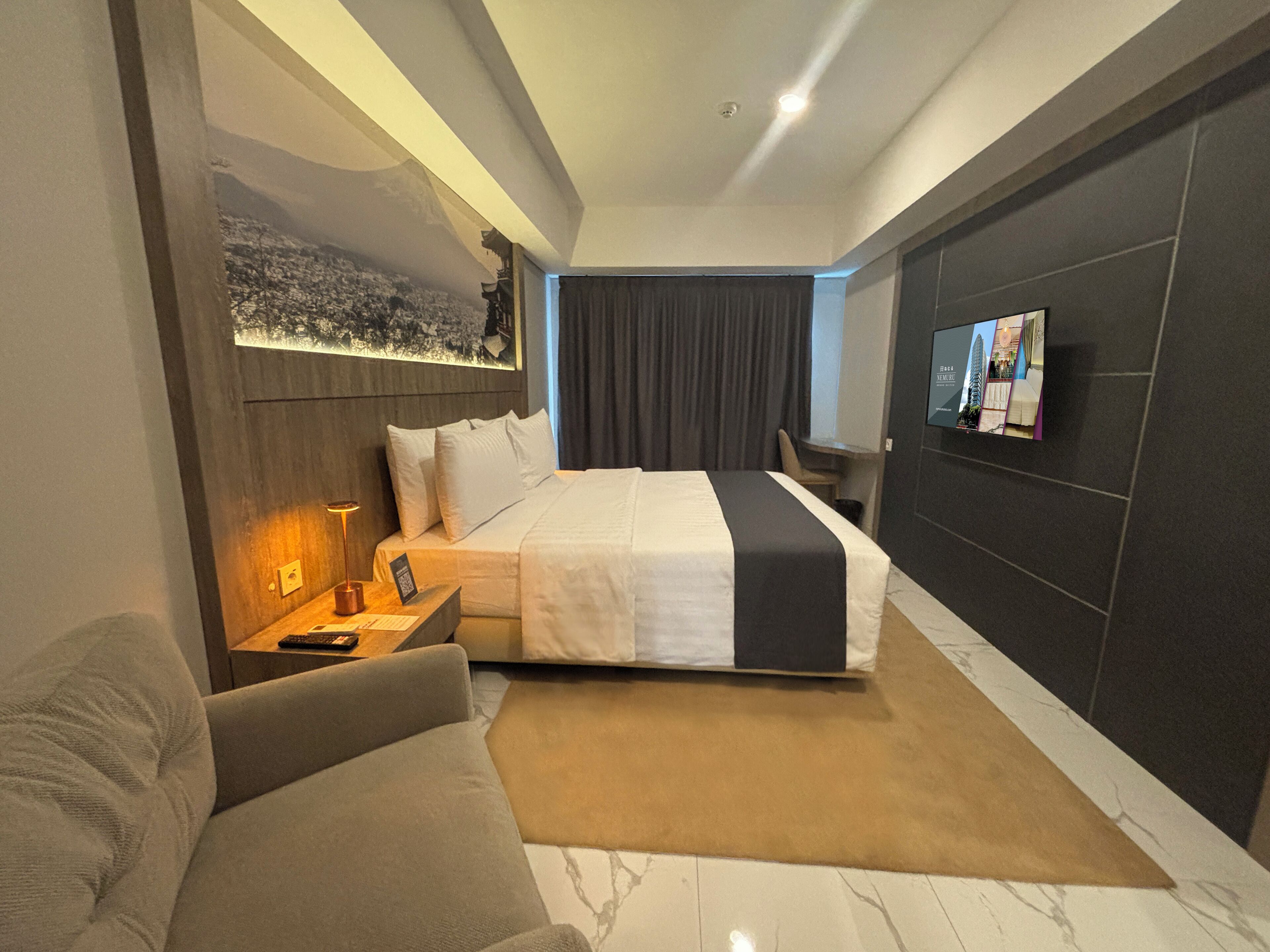 高级房, 阳台, 城市景观 | 客房内保险箱、办公桌、笔记本电脑工作区、隔音