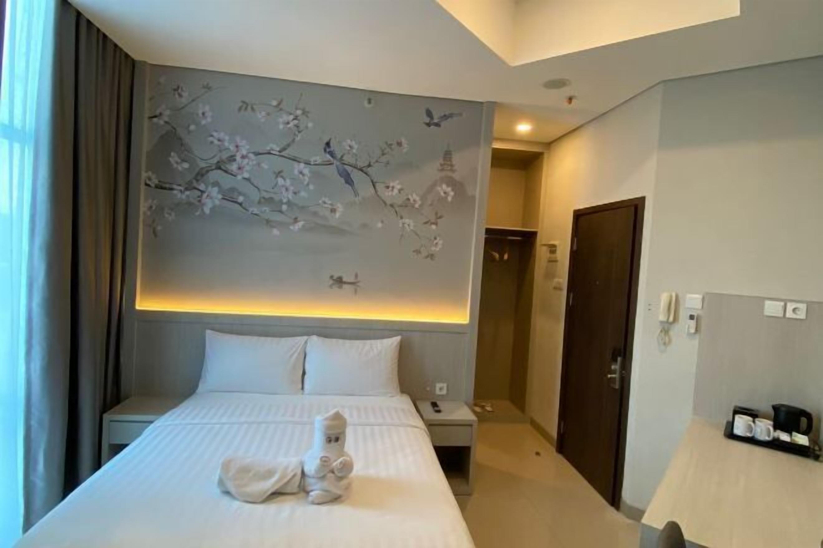 In-room safe, desk, laptop workspace, soundproofing