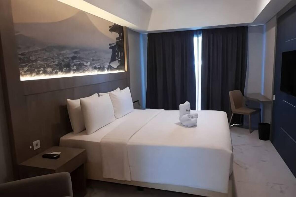 In-room safe, desk, laptop workspace, soundproofing