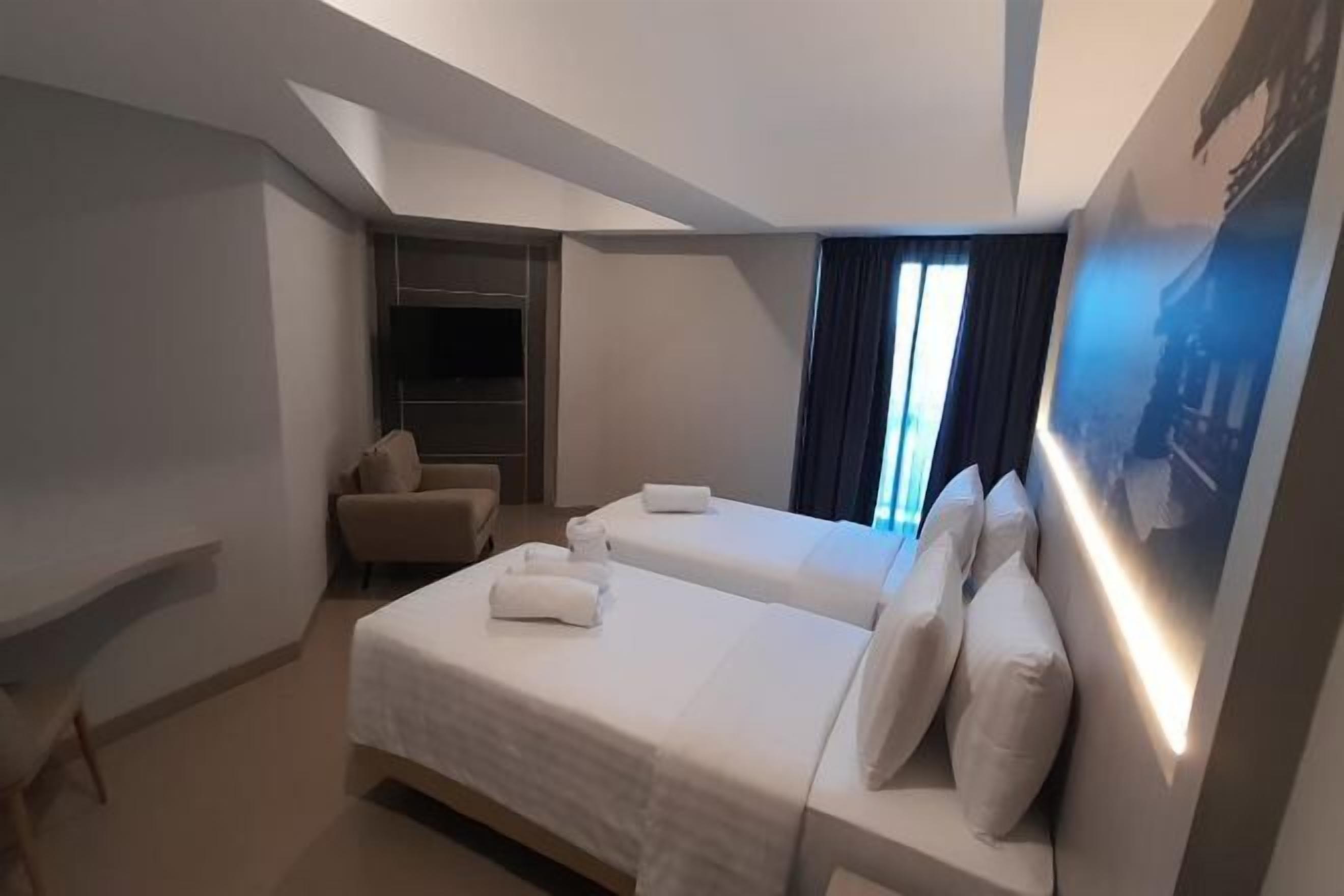 In-room safe, desk, laptop workspace, soundproofing