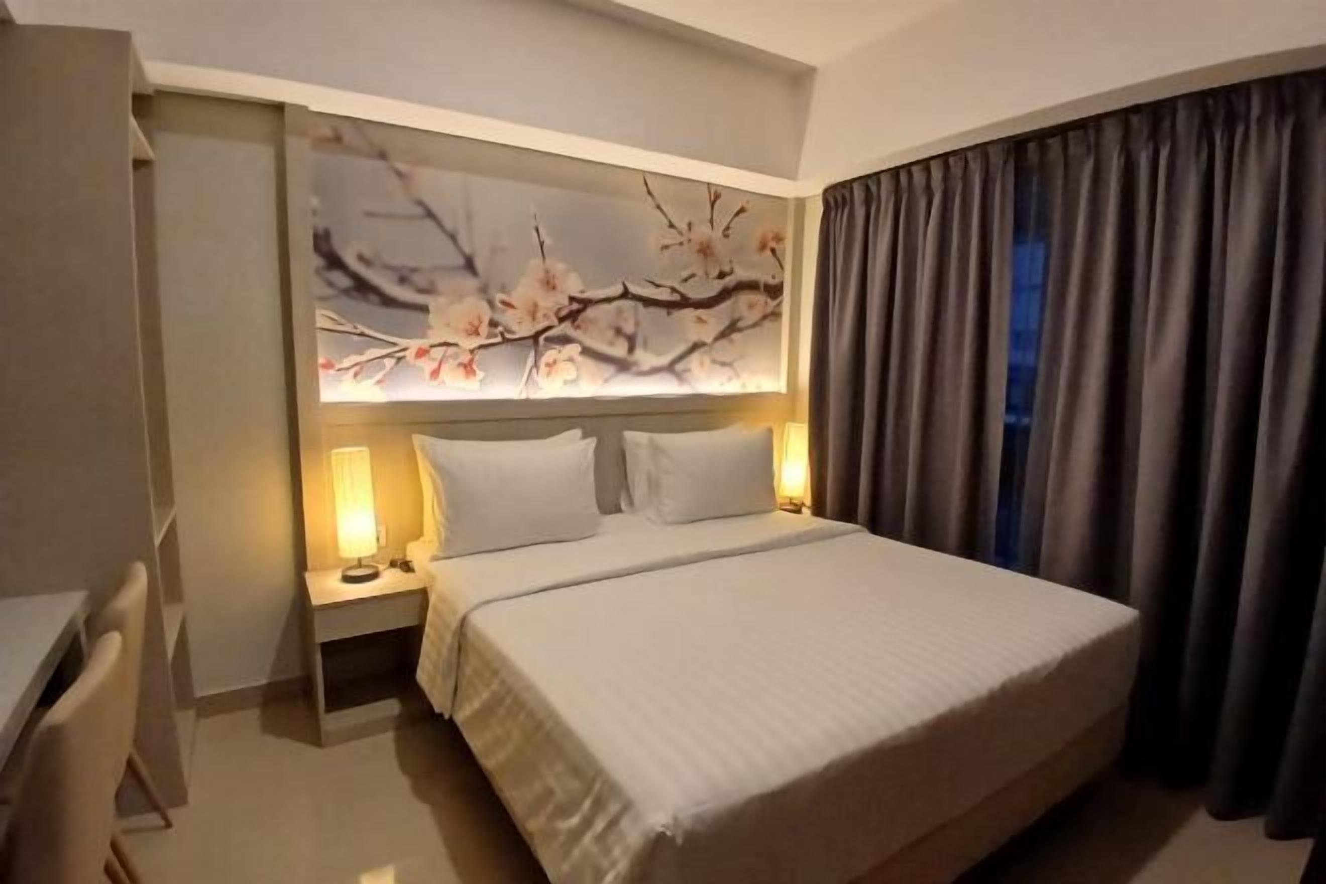 In-room safe, desk, laptop workspace, soundproofing