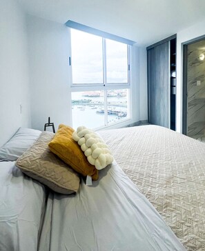 2 dormitoris, escriptori i espai de treball apte per a portàtils