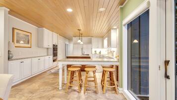 冰箱、微波炉、烤箱、炉灶