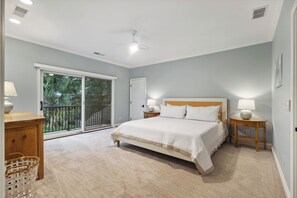 5 bedrooms, iron/ironing board, free WiFi, bed sheets