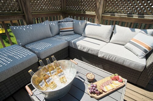 Spacious for Groups & Families~Private Yard~Walk to Ruoff~Dog Friendly!