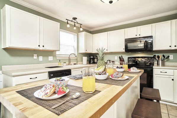 Fridge, microwave, oven, stovetop - Spacious for Groups & Families~Hot Tub~Private Yard~Walk to Ruoff~Dog Friendly! (Noblesville)
