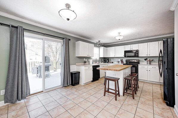 Fridge, microwave, oven, stovetop - Spacious for Groups & Families~Hot Tub~Private Yard~Walk to Ruoff~Dog Friendly! (Noblesville)
