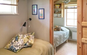 5 bedrooms, travel cot, free WiFi - Awesome home in Lekeryd with WiFi (Lekeryd)