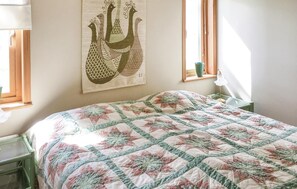 5 bedrooms, travel cot, free WiFi - Awesome home in Lekeryd with WiFi (Lekeryd)