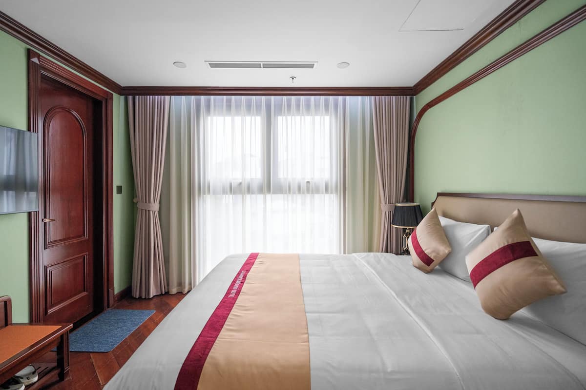Superior Double Room, City View | Pemandangan jalan