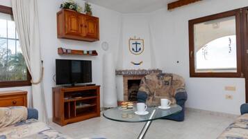 House, 3 Bedrooms | Living area