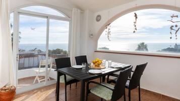 House, 3 Bedrooms | Dining