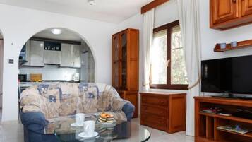 House, 3 Bedrooms | Living area