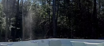 Charming private 3-bedroom on 3 acres in Sebago, Pool, Hot Tub, Large Firepit