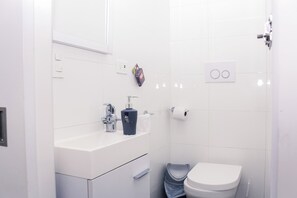 Handdukar, tvål och toalettpapper