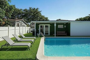 Outdoor pool - Cozy Home in Miami, Ping Pong, Private Pool, Grill (North Miami)