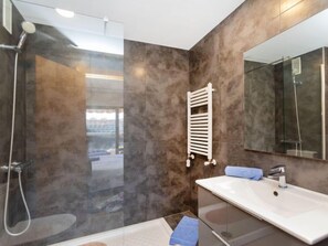 House, 4 Bedrooms, Terrace | Bathroom