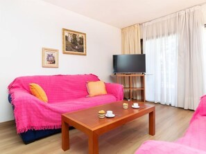 House, 4 Bedrooms, Terrace | Living area