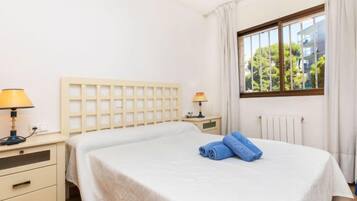Rumah, 4 kamar tidur, teras | 4 kamar tidur