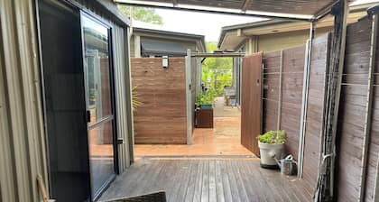 Cosy Studio in Rustic peaceful and central Gold Coast