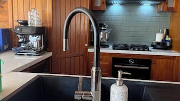 KylskÄp, mikrovÄgsugn, ugn och spishÀll