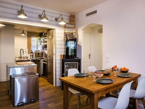 House, 2 Bedrooms | Dining