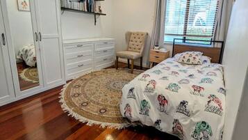 3 camere, una scrivania, ferro/asse da stiro, Wi-Fi