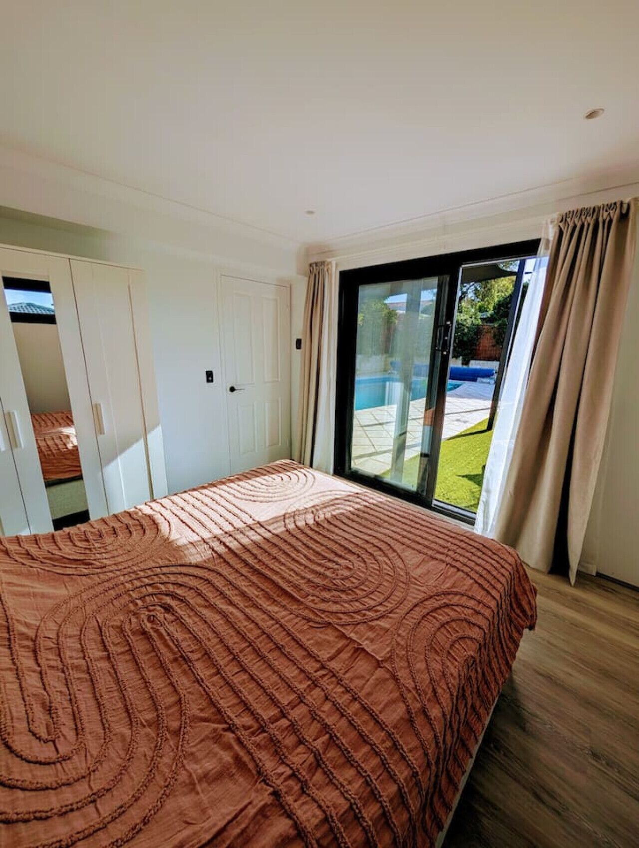 1 bedroom, iron/ironing board, WiFi (free), bed sheets
