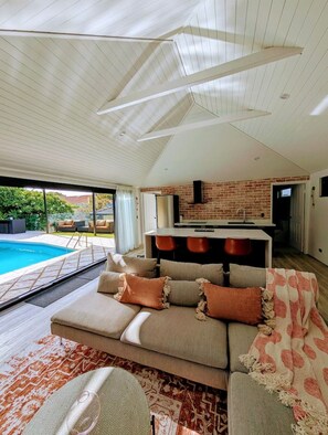 Smart TV, video games, stereo