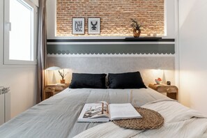 2 makuuhuonetta, silitysrauta/-lauta, Wi-Fi, vuodevaatteet