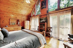 3 habitaciones, tabla de planchar con plancha y cuna de viaje 