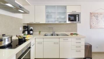 Villa, 3 Bedrooms, Terrace | Private kitchen